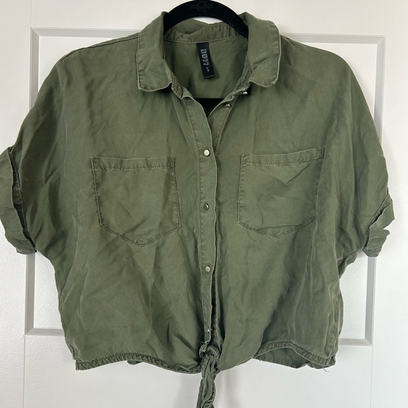 Arm Green Blouse - Picture 2 of 3